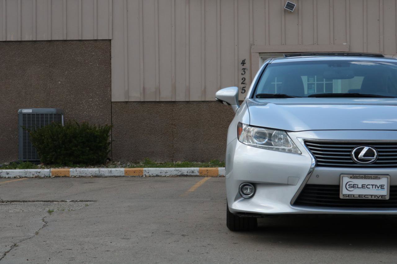 Used 2014 Lexus ES 350 w/ Luxury Package FWD image 4