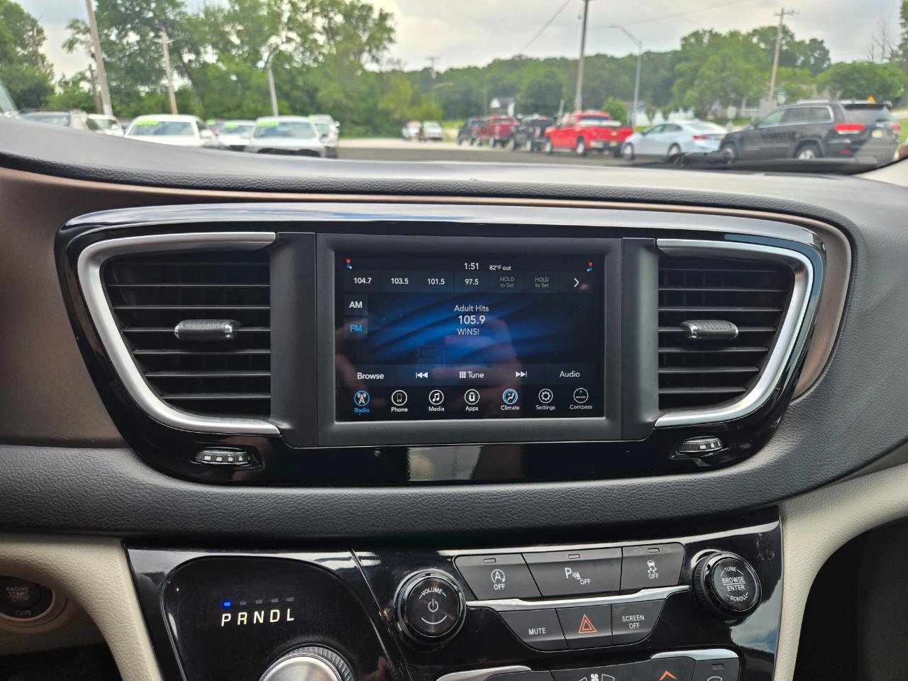 Used 2018 Chrysler Pacifica LX w/ Tire & Wheel Group FWD image 15