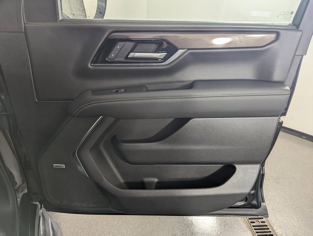 Used 2025 GMC Yukon XL Elevation image 24