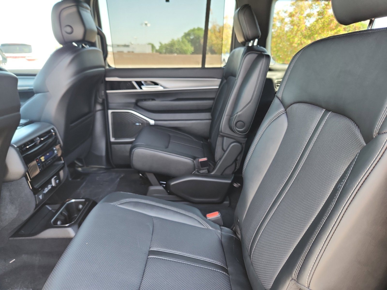 New 2025 Jeep Wagoneer Series II w/ Convenience Group I image 18