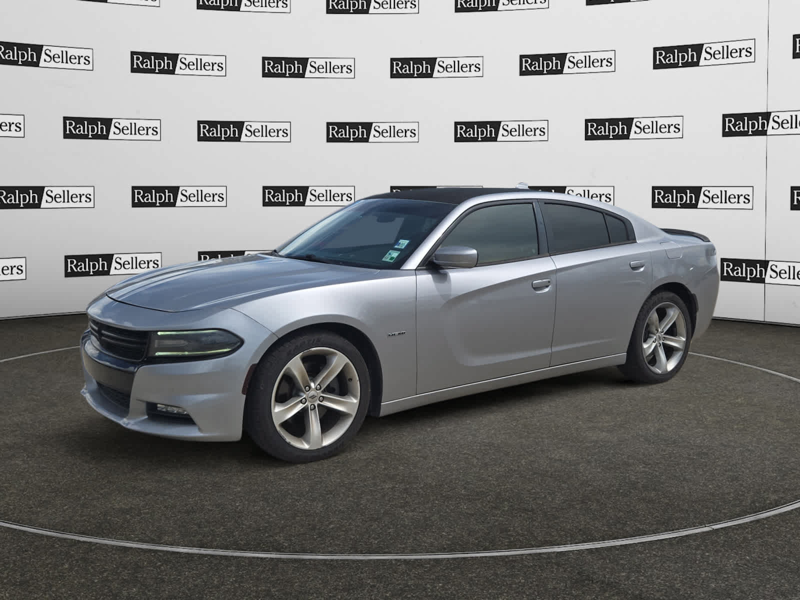 Used 2018 Dodge Charger R/T RWD image 2