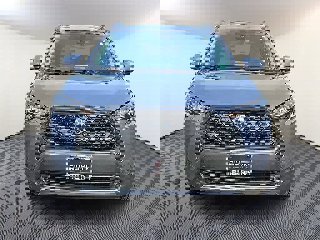 Used 2022 Toyota Corolla Cross LE image 2