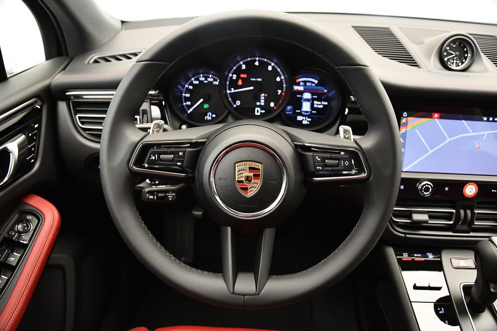 Used 2025 Porsche Macan Turbo image 24