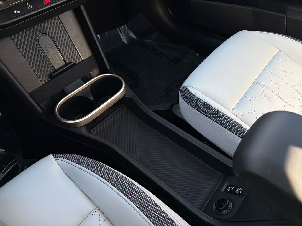 Used 2025 MINI Cooper 2-Door Hardtop image 26