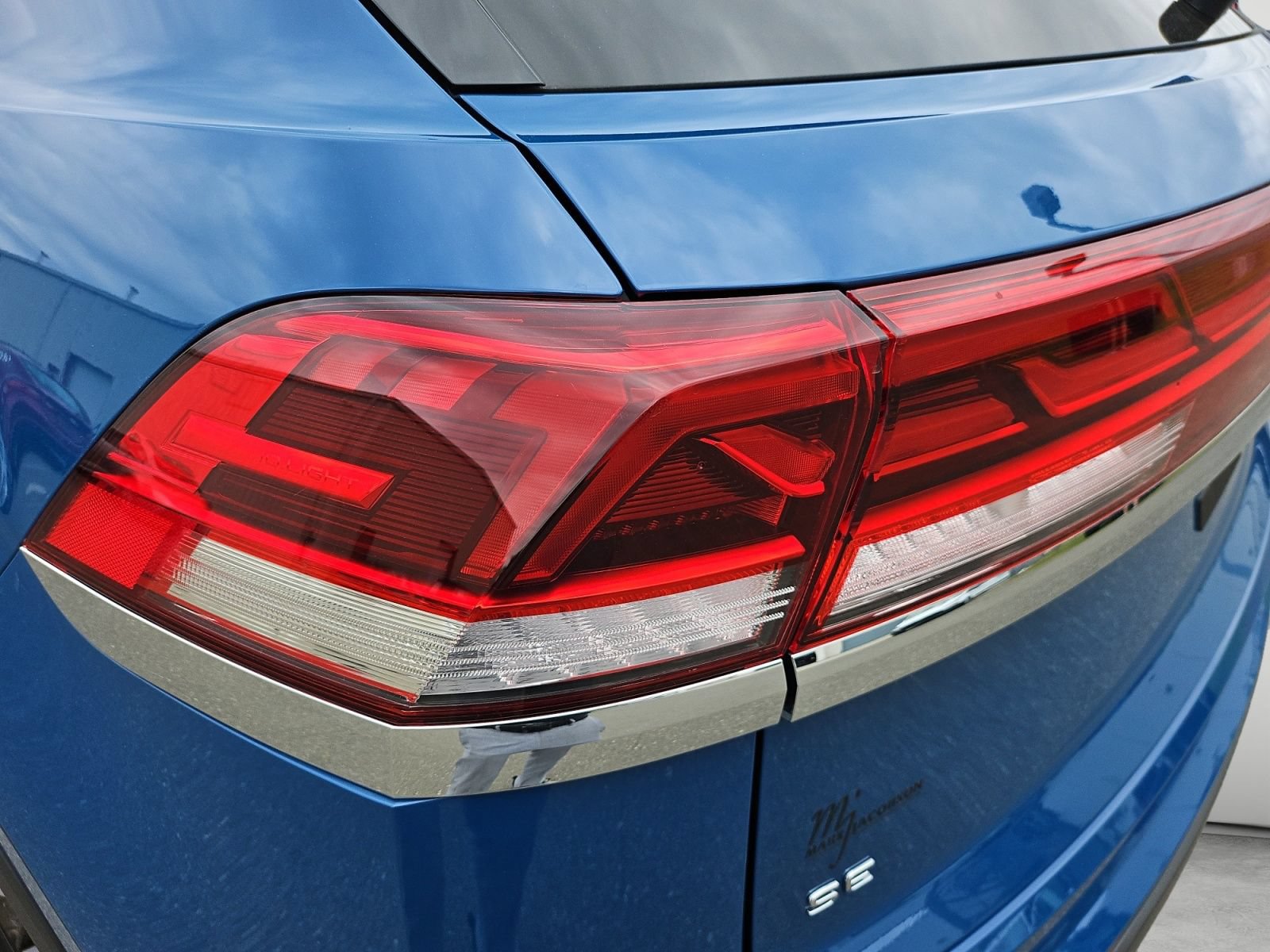 Used 2025 Volkswagen Atlas Cross Sport SE FWD image 18