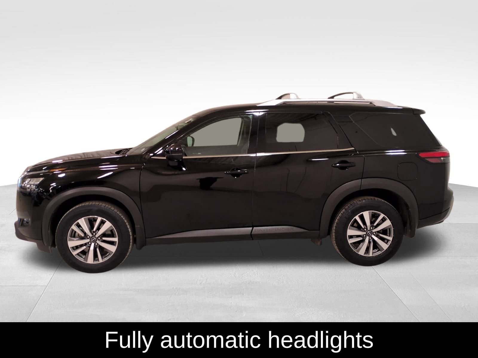 Used 2025 Nissan Pathfinder SL w/ Cargo Package image 7