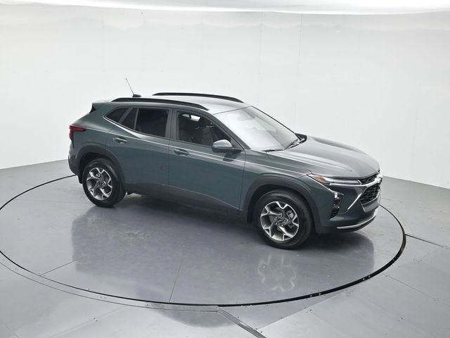 Used 2025 Chevrolet Trax LT w/ Driver Confidence Package FWD image 40
