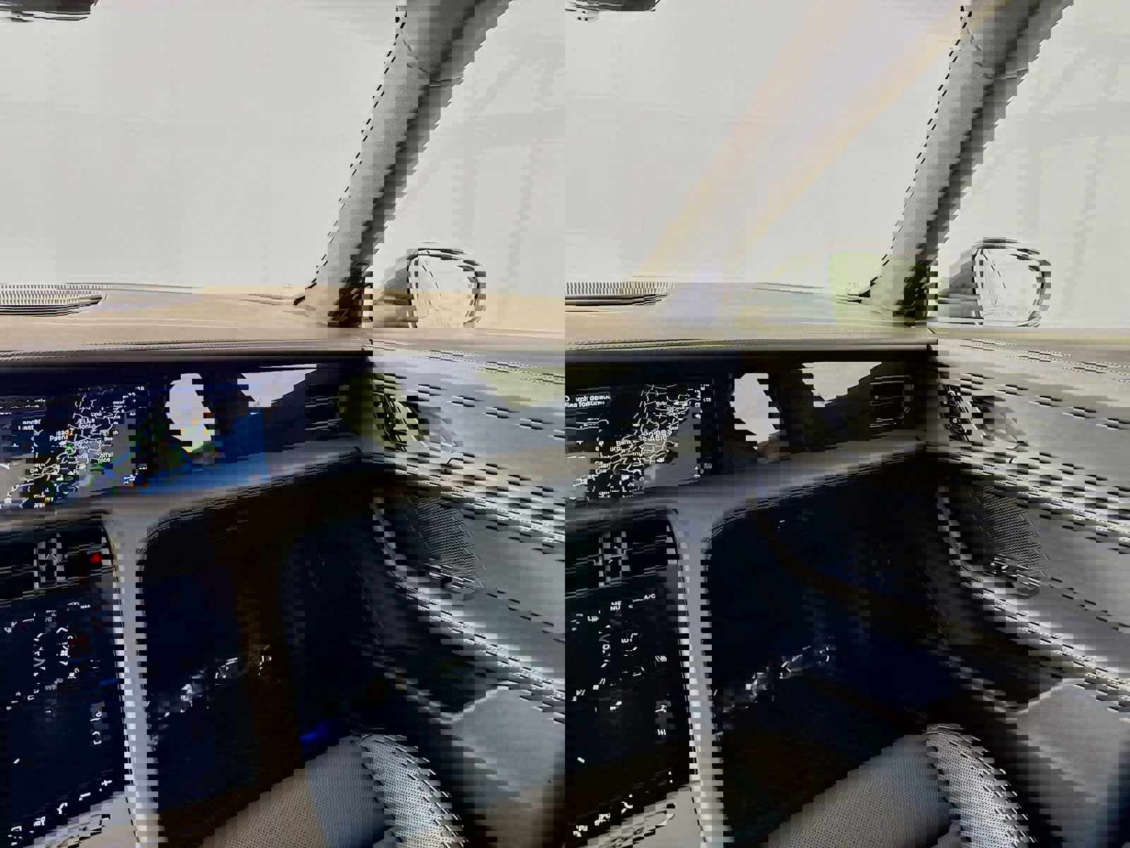 Used 2020 Porsche Taycan 4S image 19