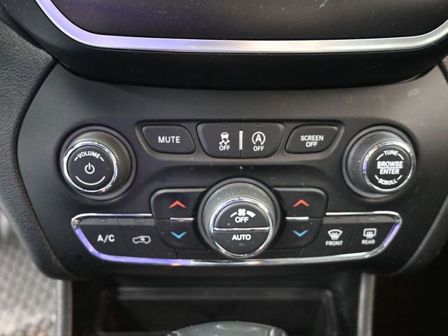 Used 2021 Jeep Cherokee Trailhawk w/ Premium Leather Package image 25