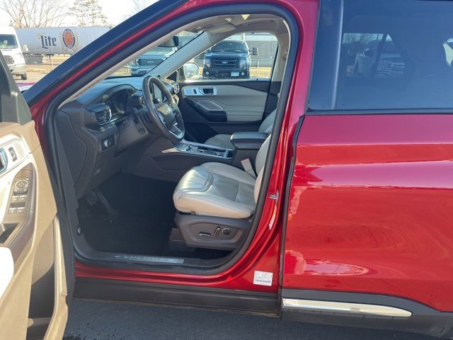 Used 2020 Ford Explorer Platinum w/ Premium Technology Package image 5