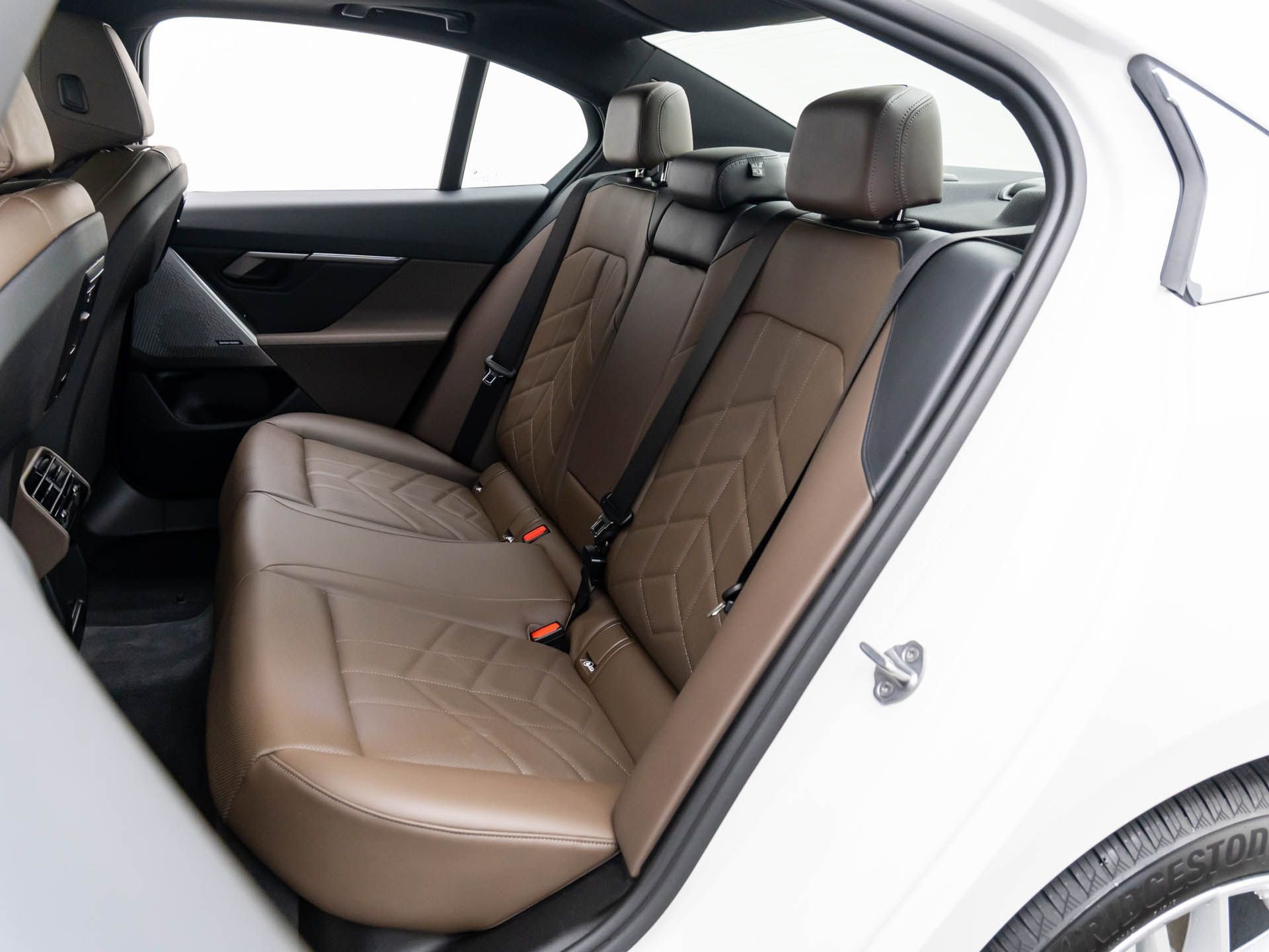 Certified 2024 BMW 530i xDrive w/ Convenience Package image 17