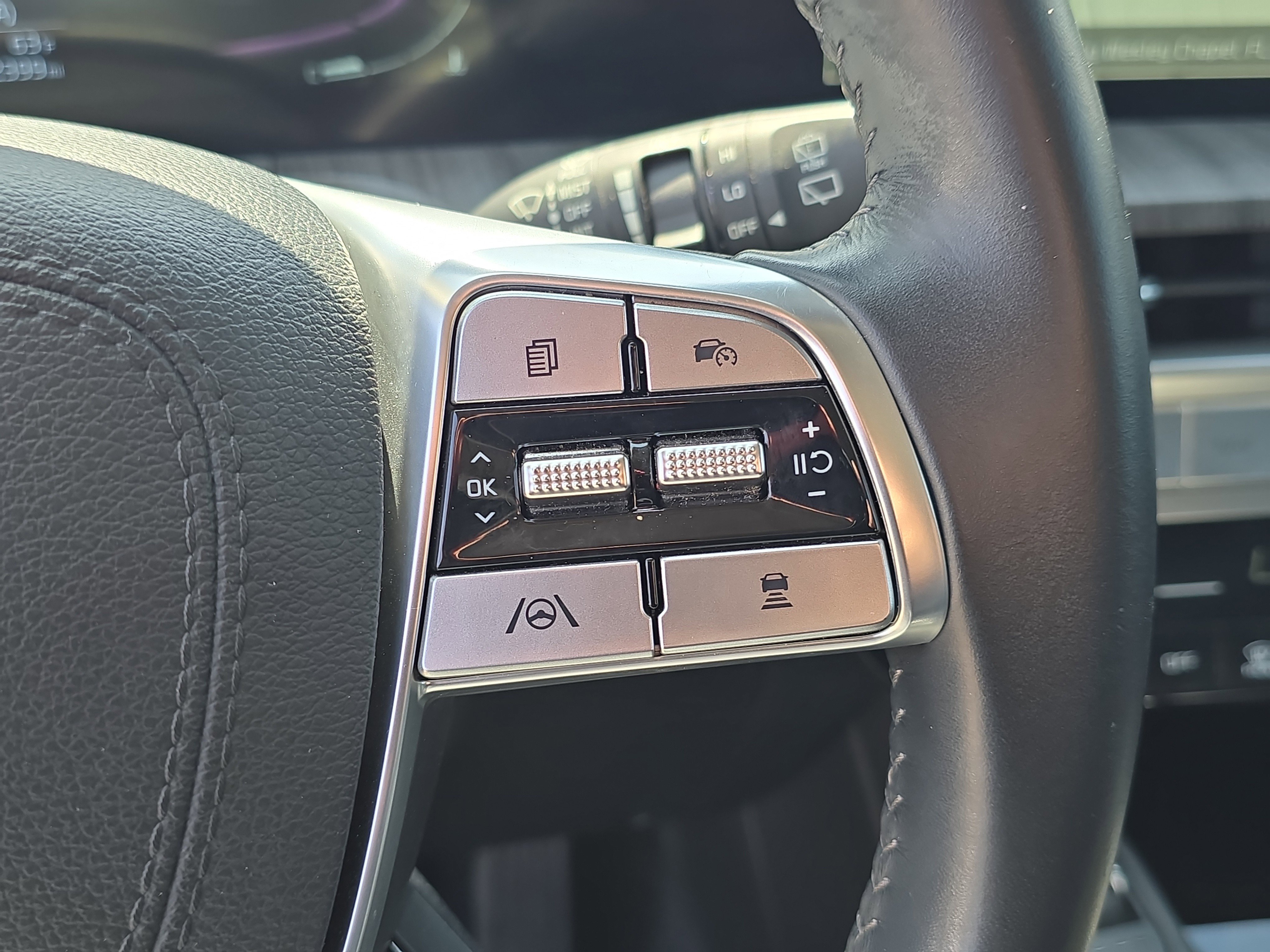 Certified 2023 Kia Telluride EX w/ EX Captain's Chair Package image 33