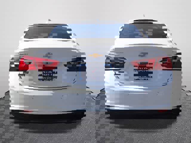 Used 2024 Chevrolet Malibu LT image 3