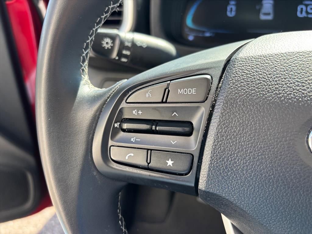 Used 2023 Hyundai Venue FWD image 16