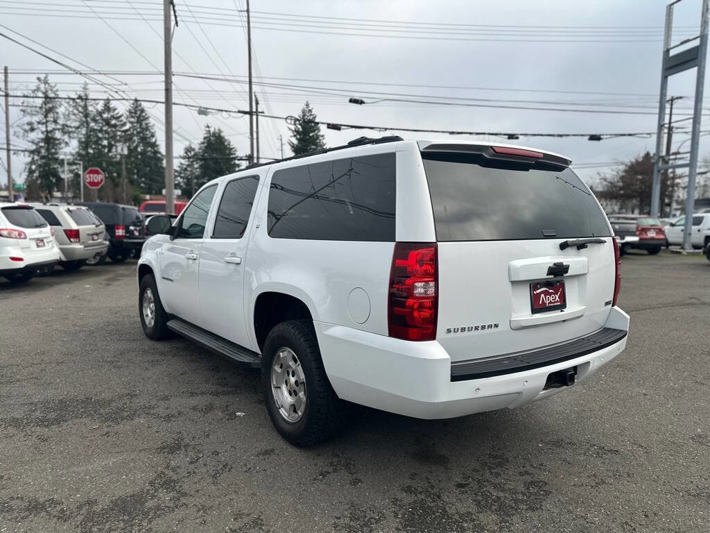 Used 2010 Chevrolet Suburban LT image 9