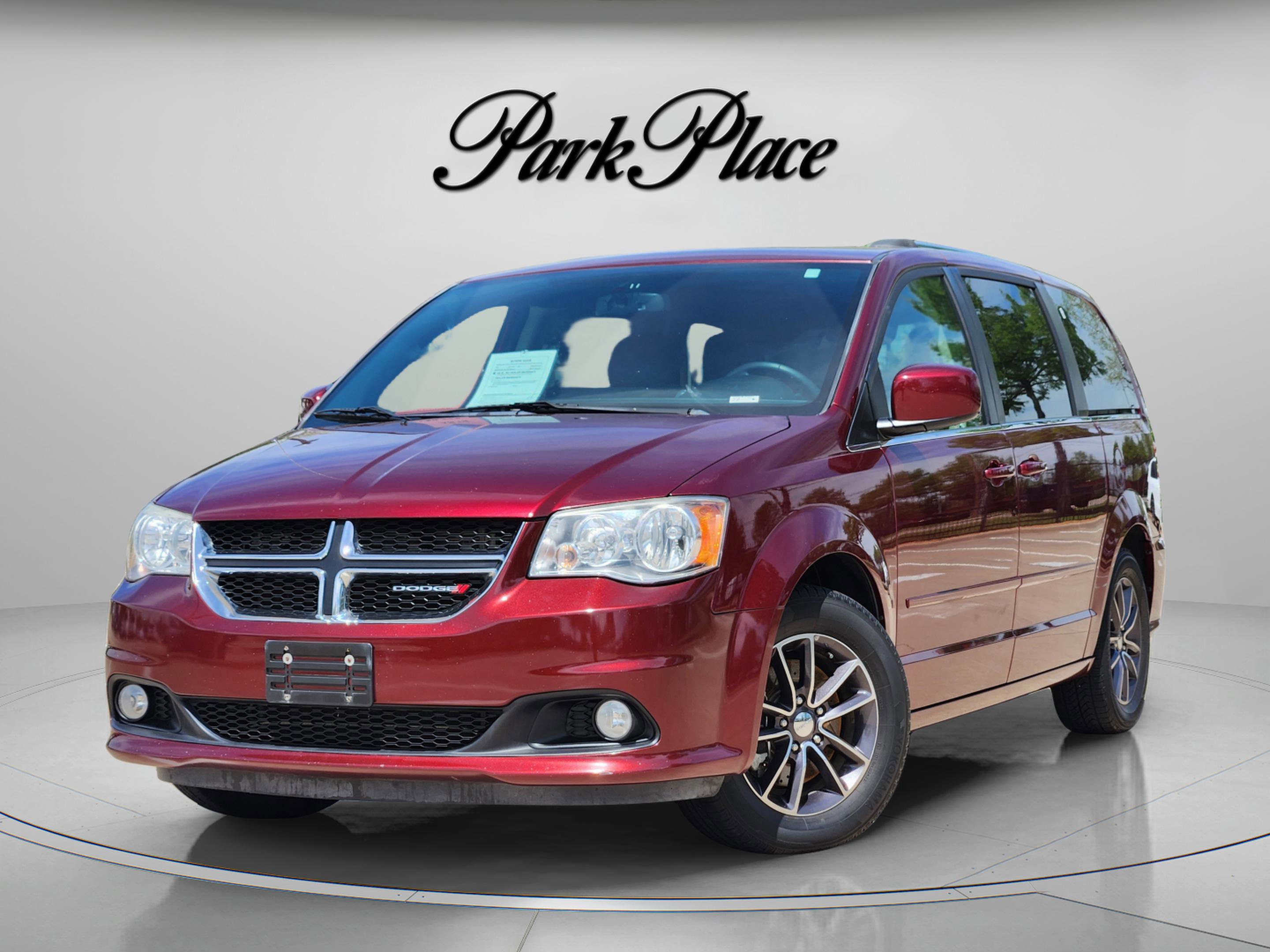Used 2017 Dodge Grand Caravan SXT image 1