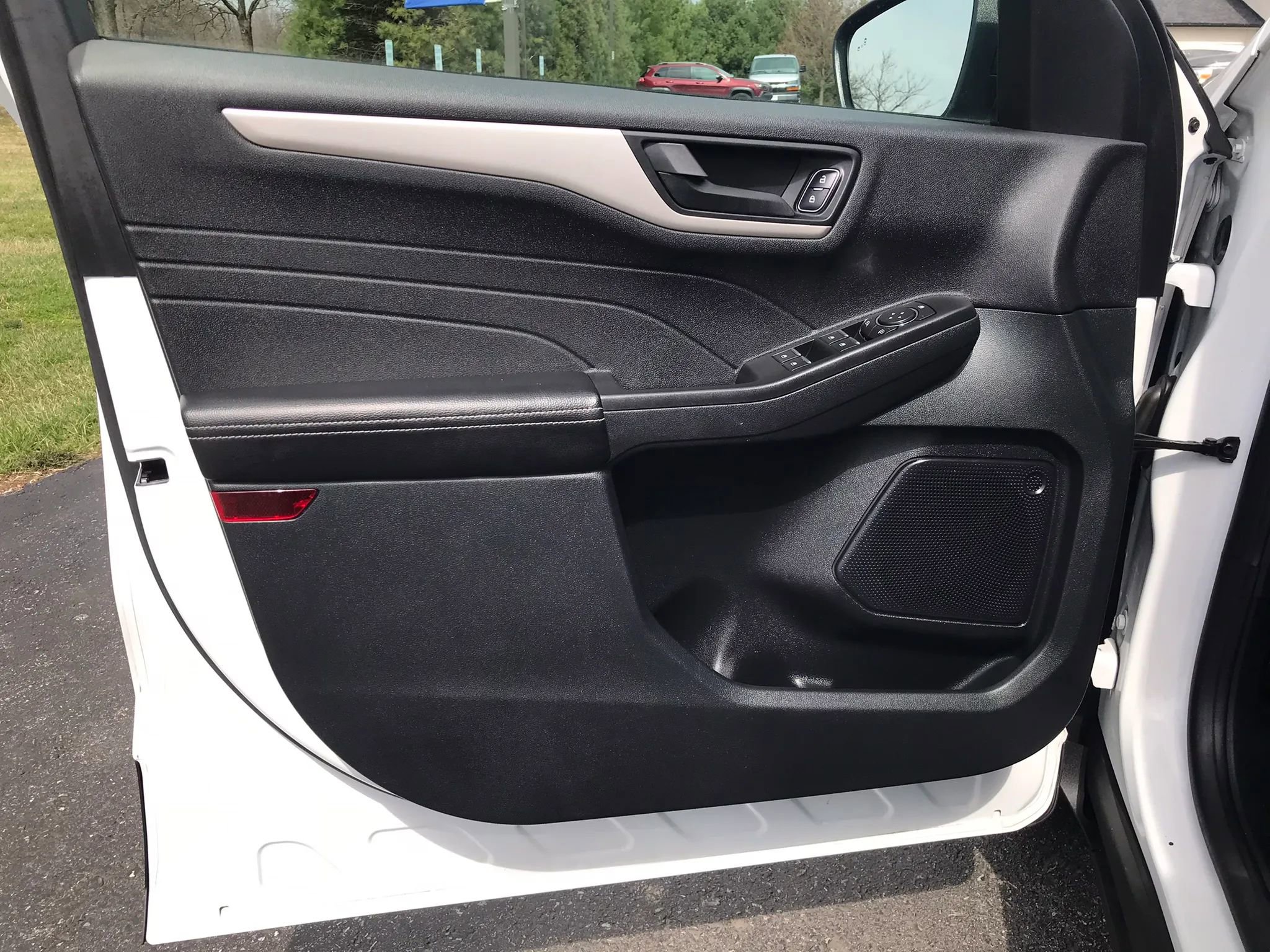 Used 2022 Ford Escape SE image 12