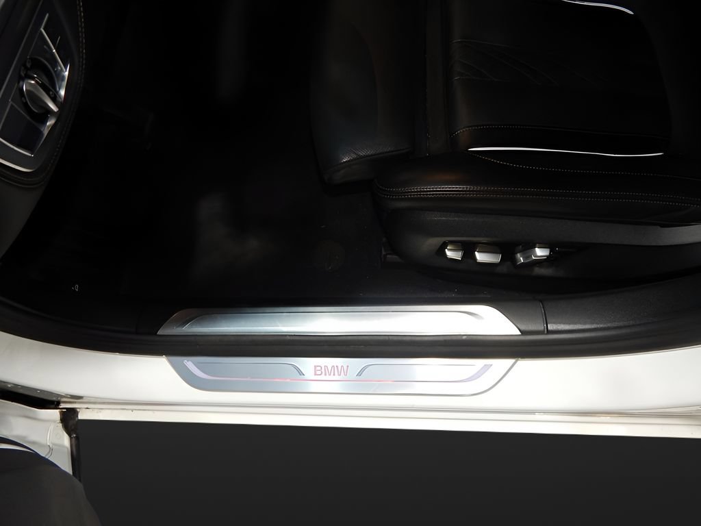 Used 2021 BMW 750i xDrive w/ Executive Package AWD/4WD image 12