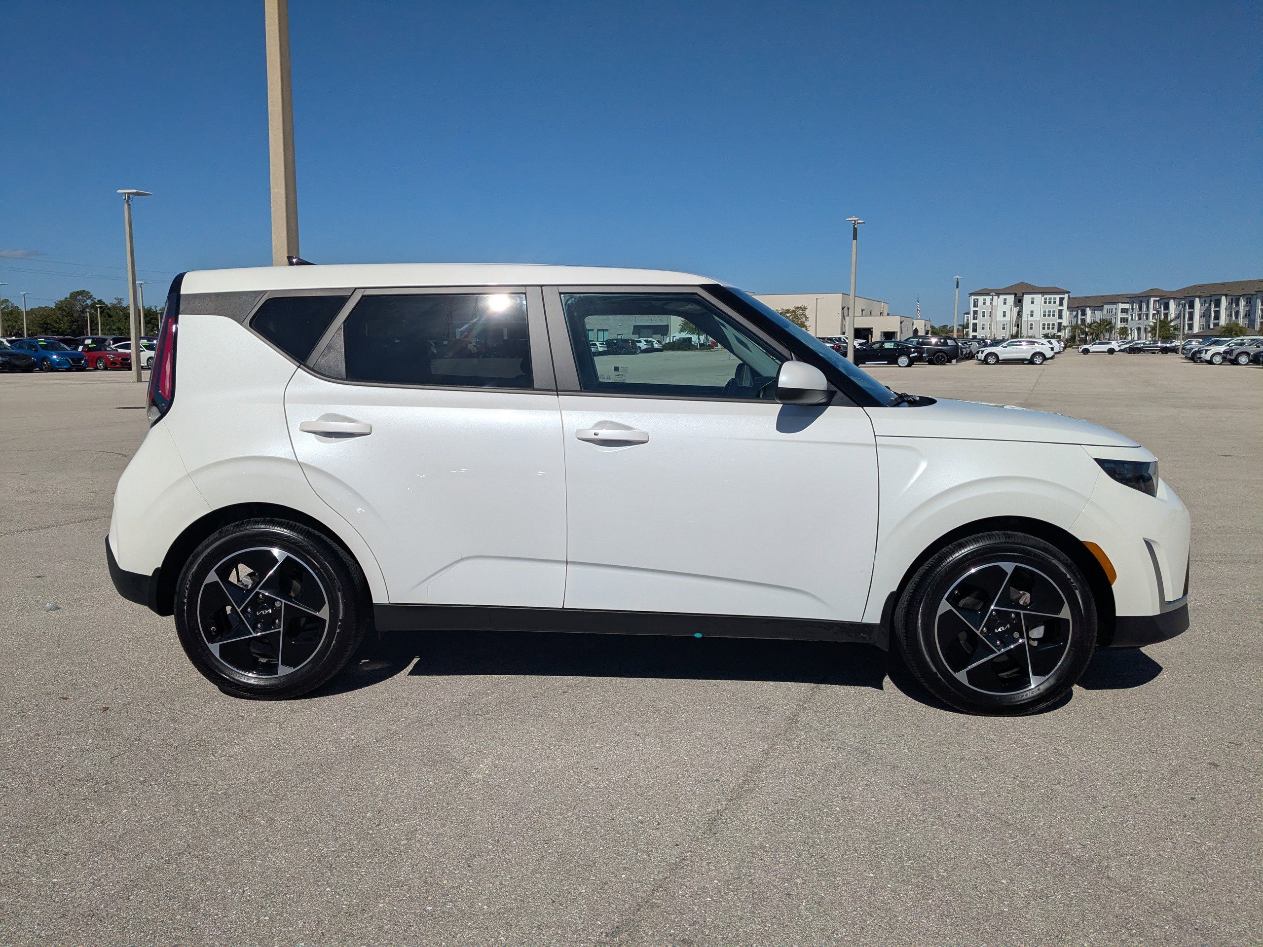 Used 2024 Kia Soul EX image 4
