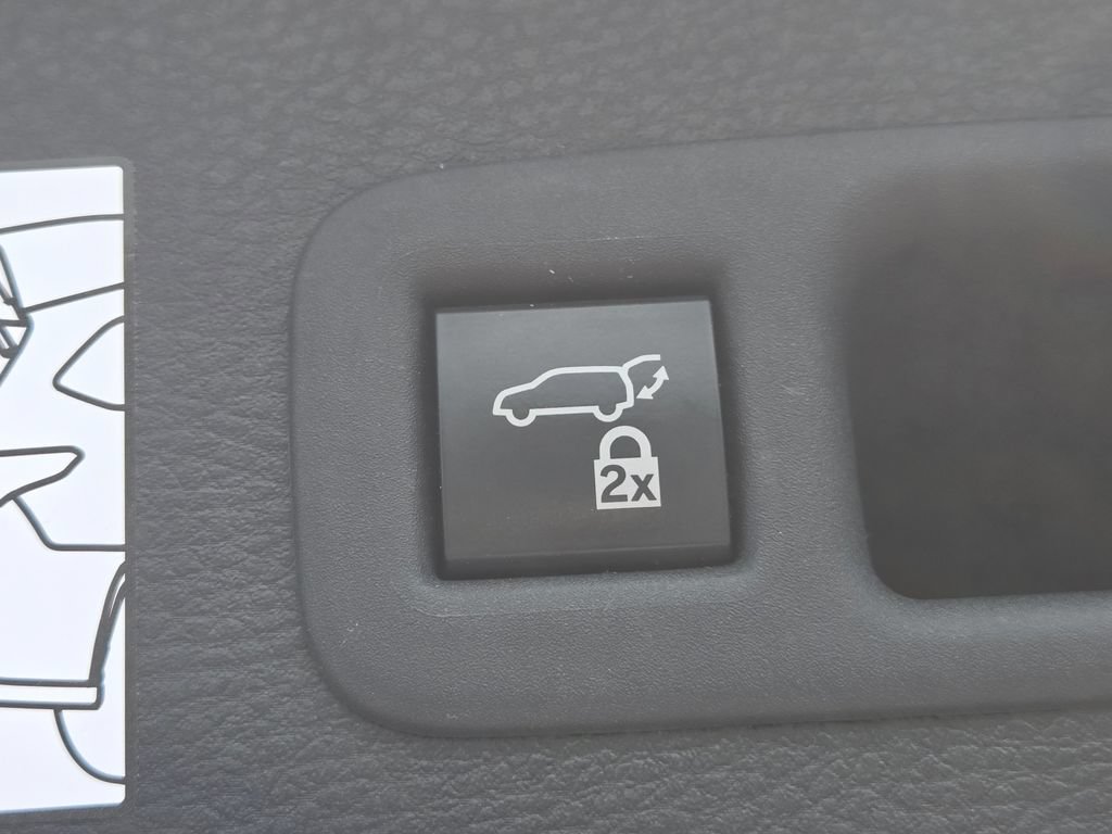 Used 2021 Toyota Sienna XLE FWD image 19