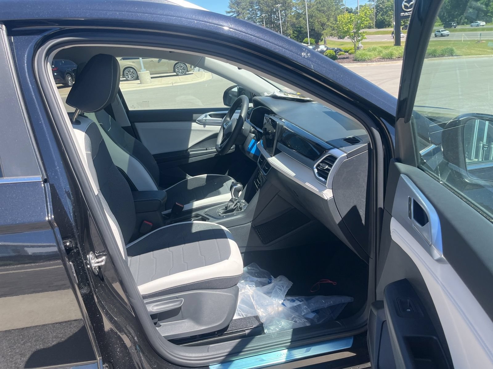 New 2026 Volkswagen Taos SE FWD image 27
