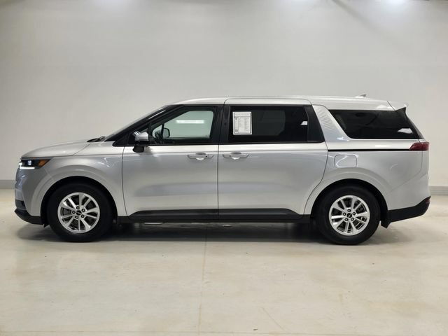 Used 2023 Kia Carnival LX FWD image 3