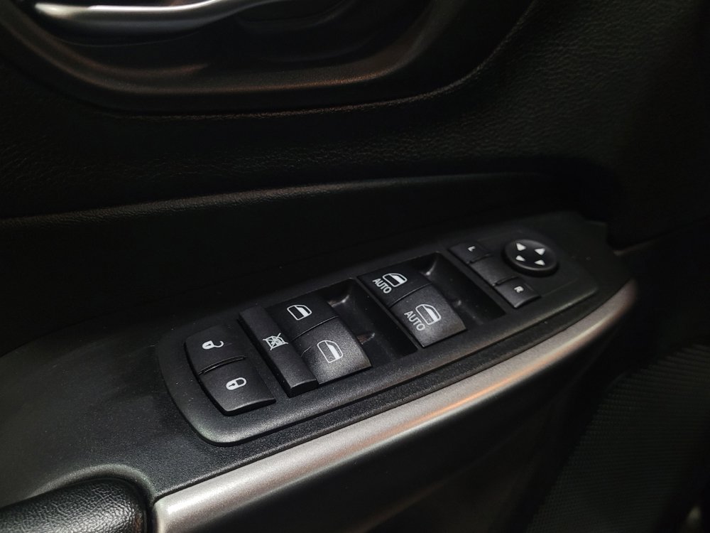 Used 2019 Jeep Cherokee Latitude Plus w/ Cold Weather Group AWD/4WD image 27