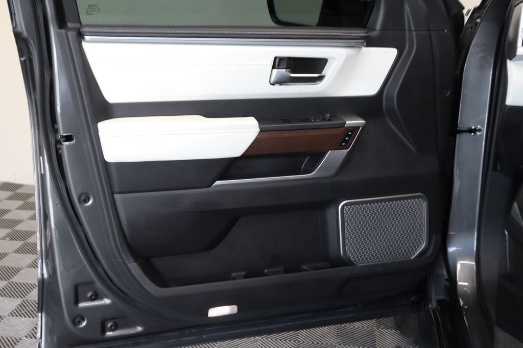 Used 2024 Toyota Sequoia Capstone AWD/4WD image 20