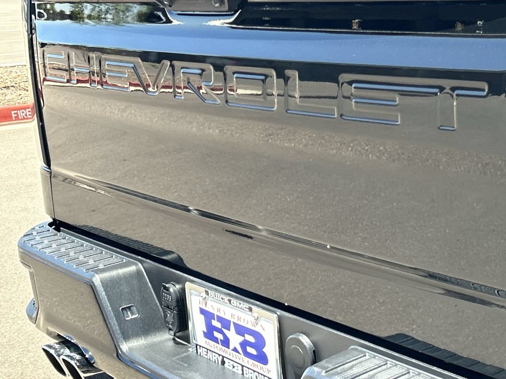 Used 2025 Chevrolet Silverado 1500 LT Trail Boss w/ Convenience Package II AWD/4WD image 31