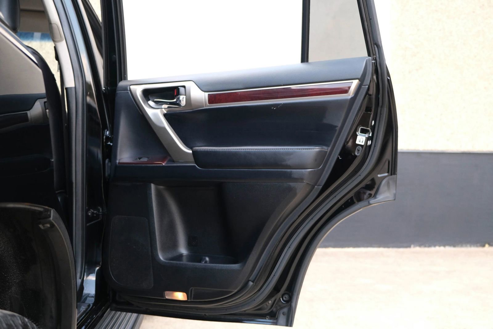 Used 2017 Lexus GX 460 image 29