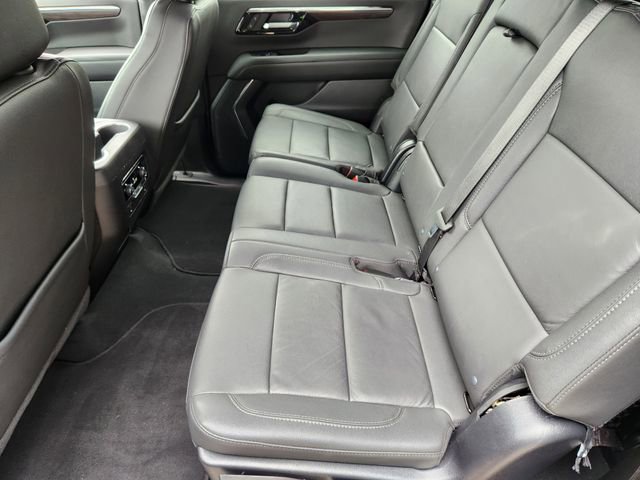 Used 2025 Chevrolet Suburban Z71 AWD/4WD image 12