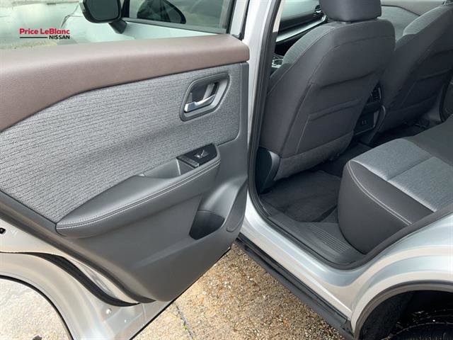 Used 2022 Nissan Rogue SV FWD image 31