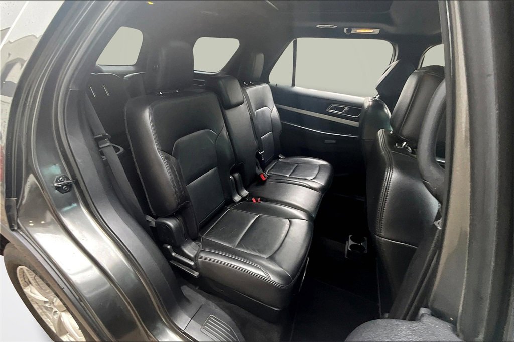 Used 2016 Ford Explorer XLT w/ Equipment Group 202A image 25