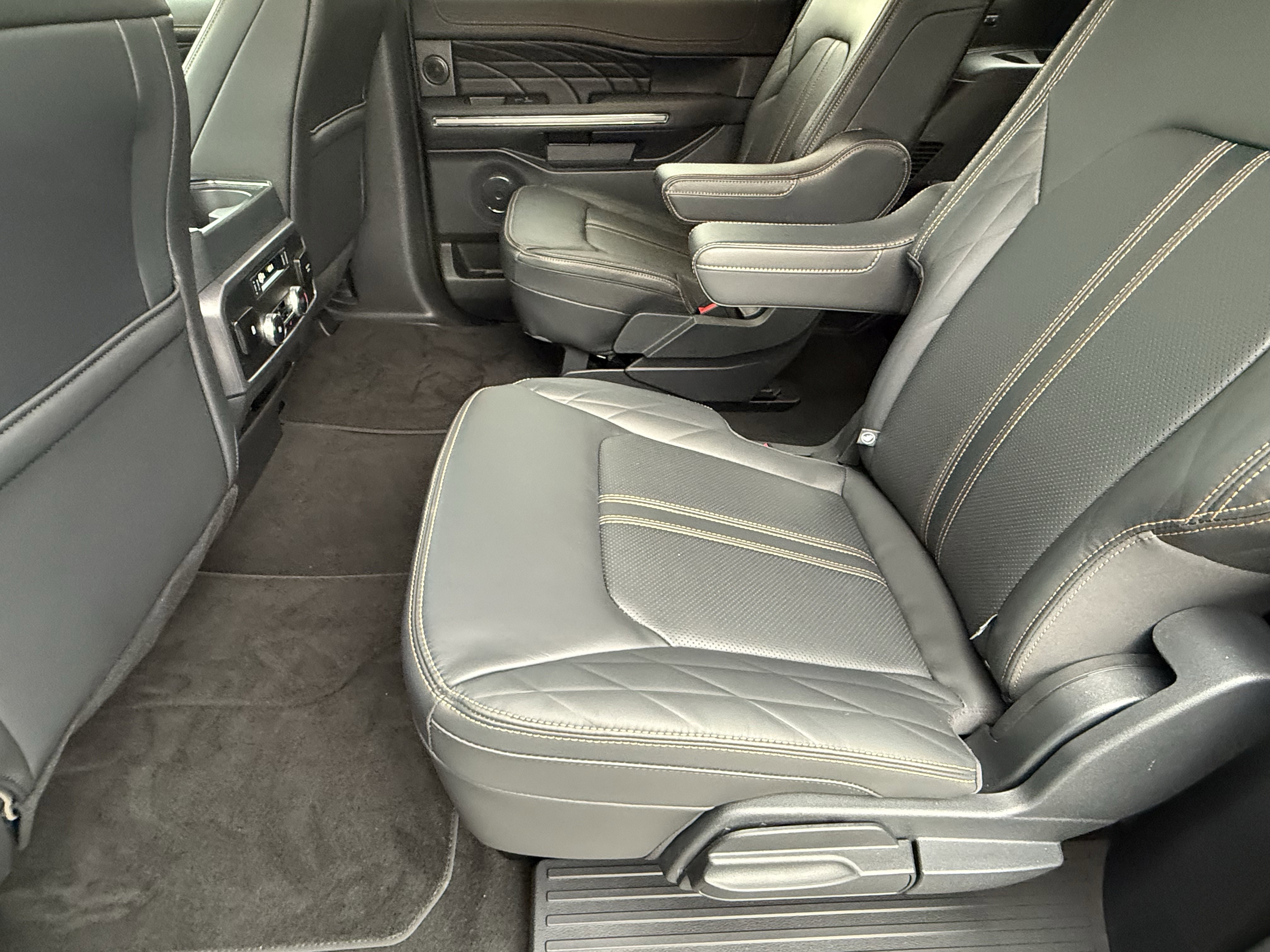 Used 2024 Ford Expedition Max Platinum image 17