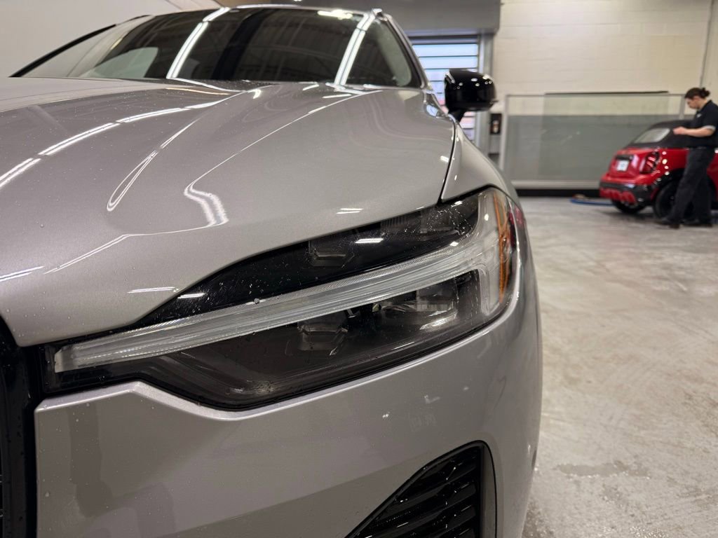 Used 2025 Volvo XC60 B5 Plus image 9