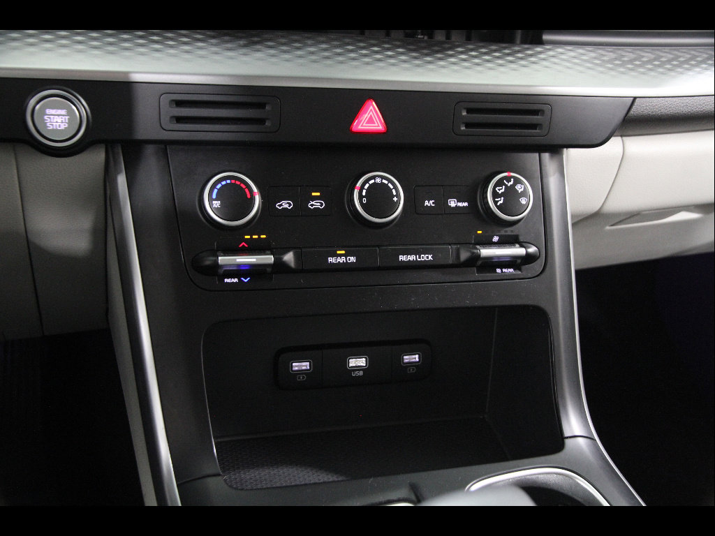 Used 2024 Kia Carnival LX image 35