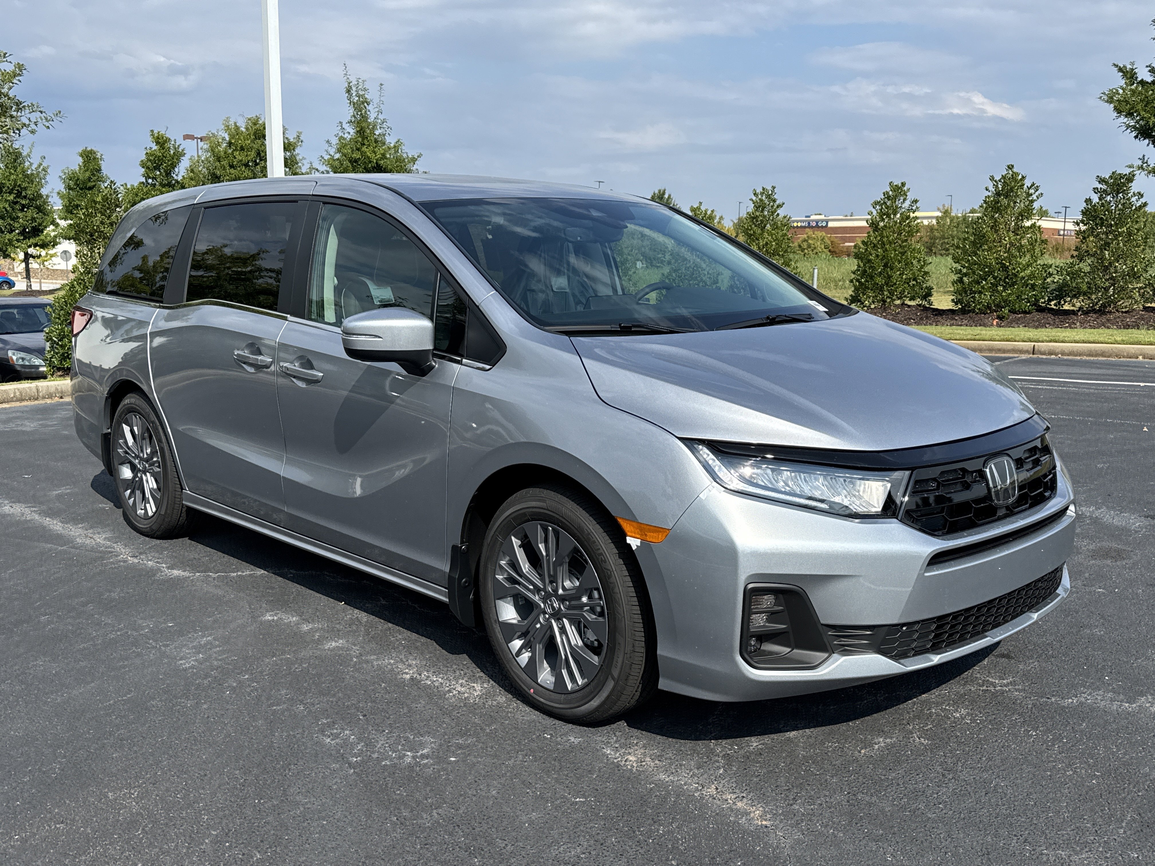 New 2026 Honda Odyssey Touring image 2