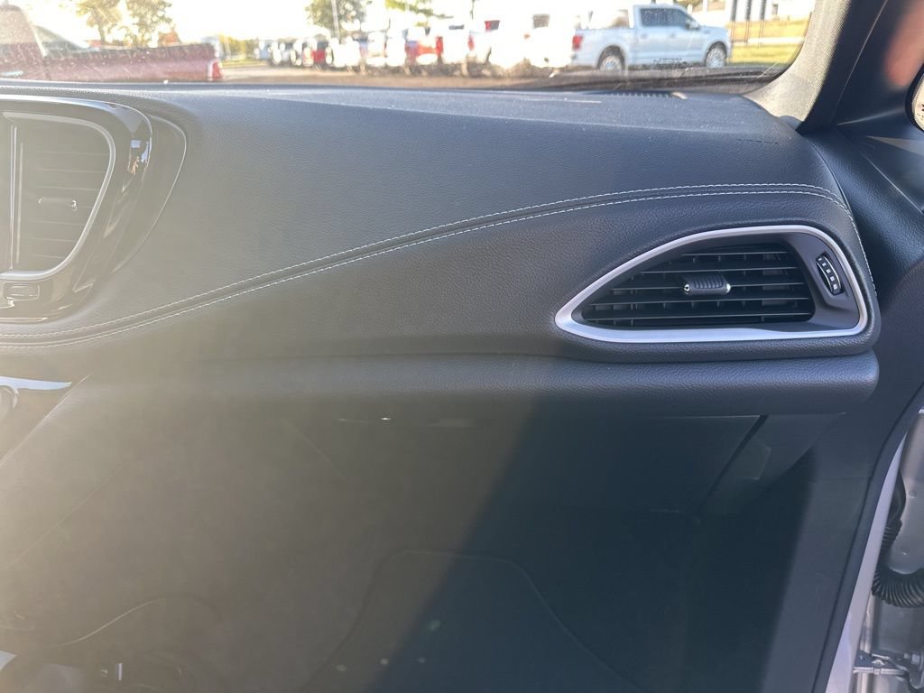 New 2026 Chrysler Pacifica Select FWD image 59