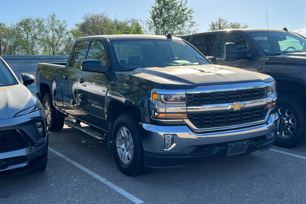 Used 2018 Chevrolet Silverado 1500 LT w/ All Star Edition AWD/4WD image 2