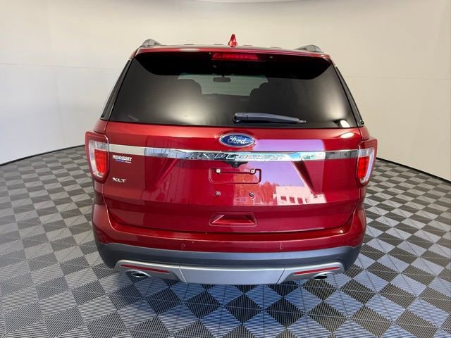Used 2017 Ford Explorer XLT w/ Equipment Group 202A image 5