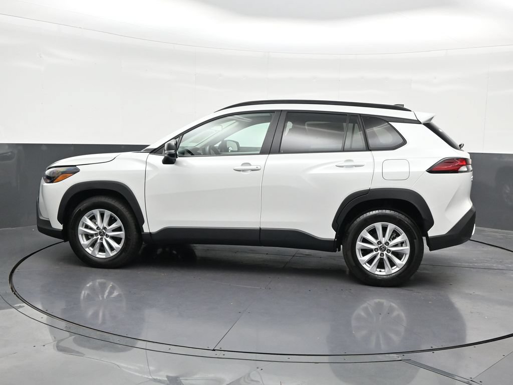 Used 2026 Toyota Corolla Cross LE FWD image 2