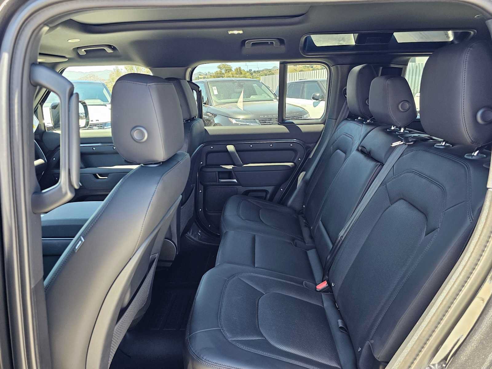 New 2026 Land Rover Defender 110 X-Dynamic SE AWD/4WD image 16