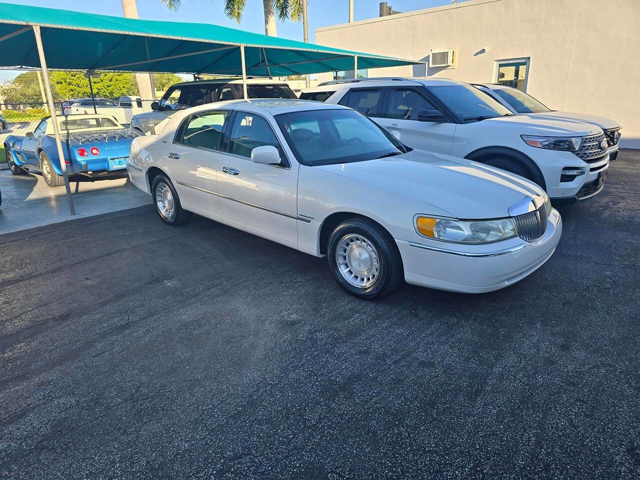 Used 2001 Lincoln Town Car Executive