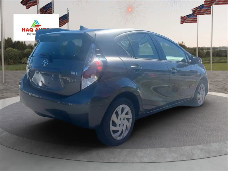 Used 2015 Toyota Prius C One image 5