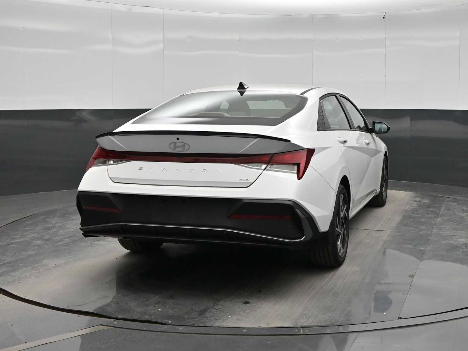 Used 2025 Hyundai Elantra SEL FWD image 6