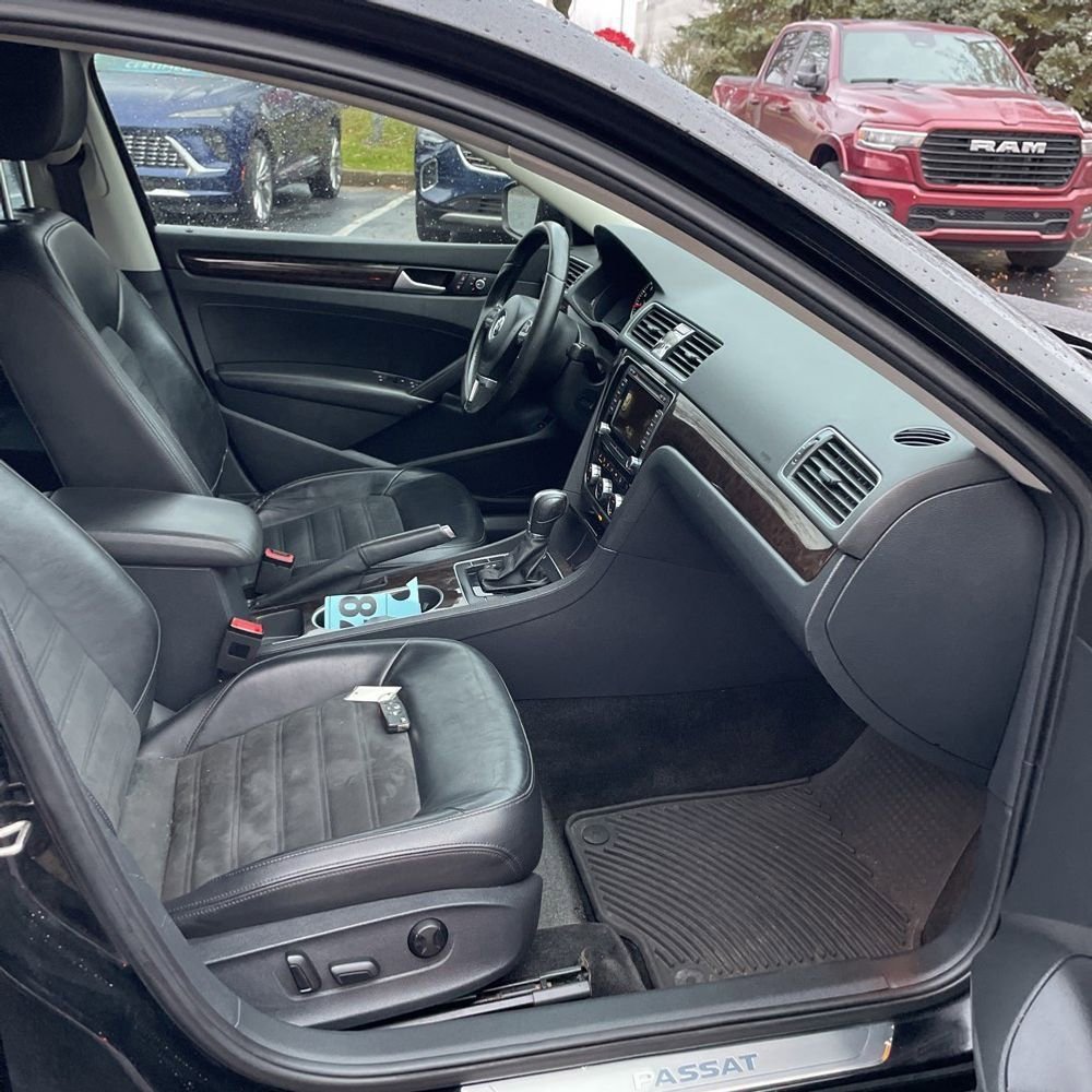 Used 2015 Volkswagen Passat 1.8T SEL Premium image 8