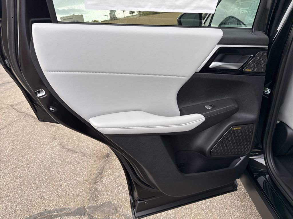 New 2025 Mitsubishi Outlander SE image 30