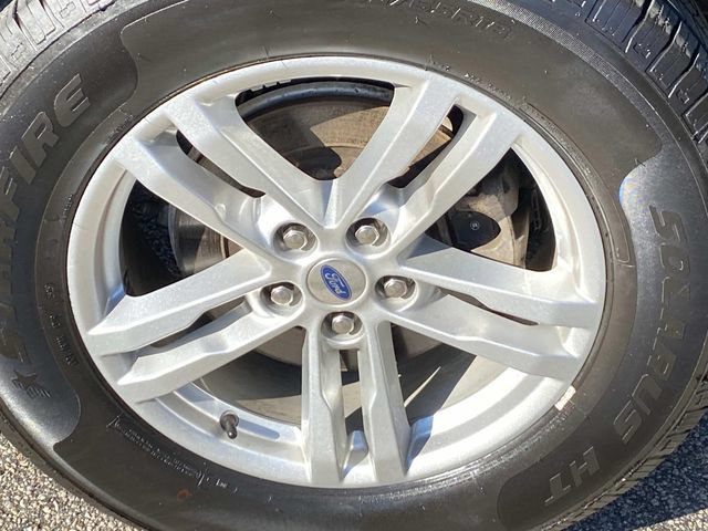 Used 2022 Ford Explorer XLT w/ Equipment Group 202A AWD/4WD image 30