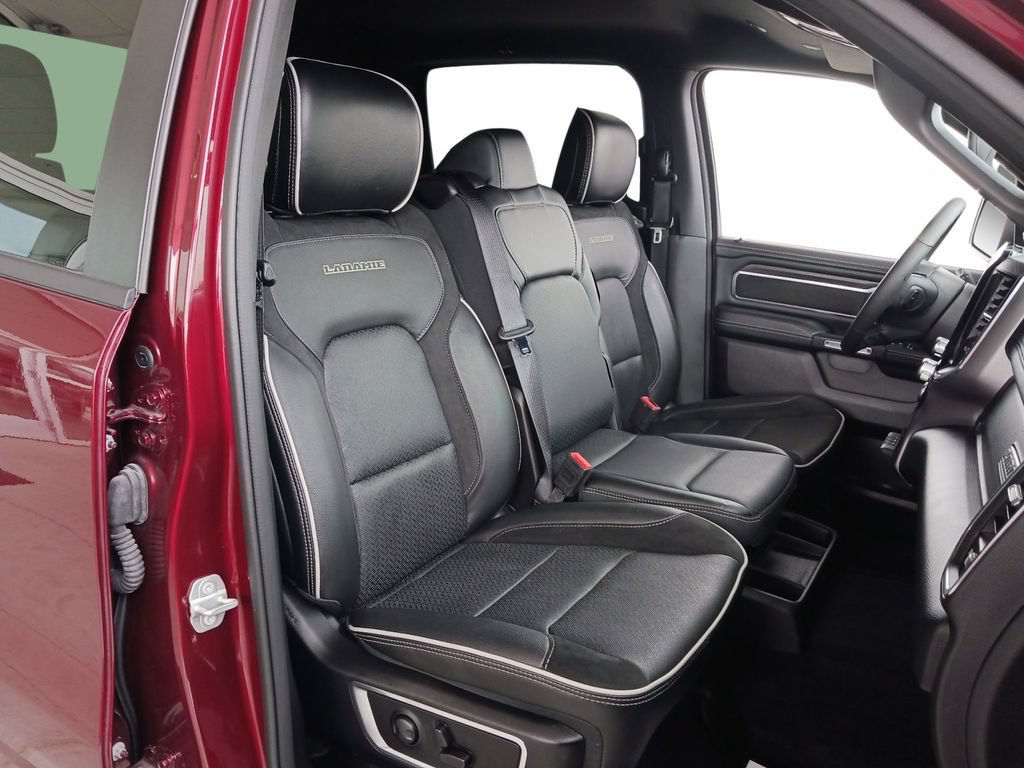 Used 2025 RAM 1500 Laramie AWD/4WD image 28