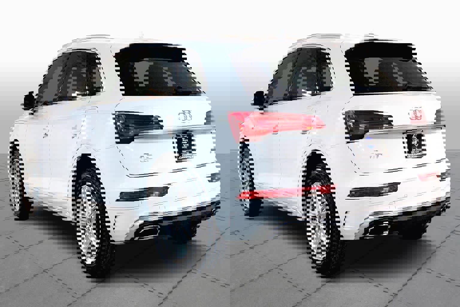 Used 2022 Audi Q5 e Premium Plus image 11